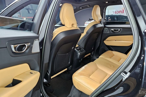 2023 Volvo XC60 с пробегом 49 799 км