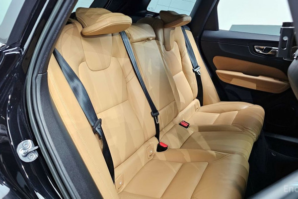 2023 Volvo XC60 с пробегом 49 799 км