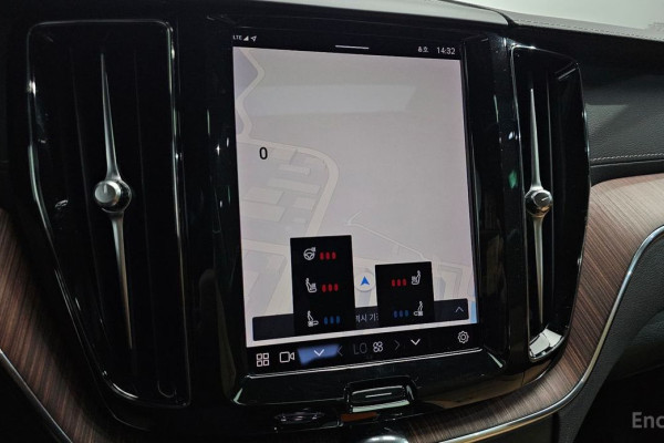 2023 Volvo XC60 с пробегом 49 799 км