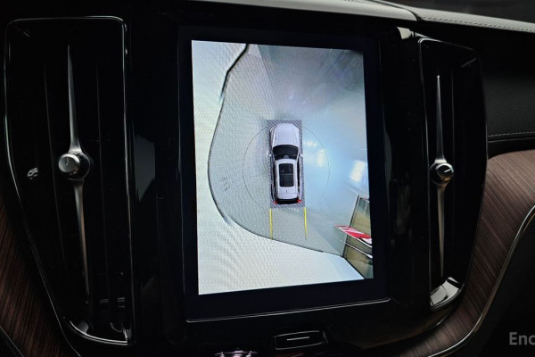 2023 Volvo XC60 с пробегом 49 799 км