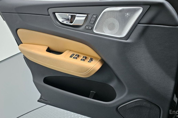 2023 Volvo XC60 с пробегом 49 799 км