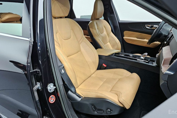 2023 Volvo XC60 с пробегом 49 799 км