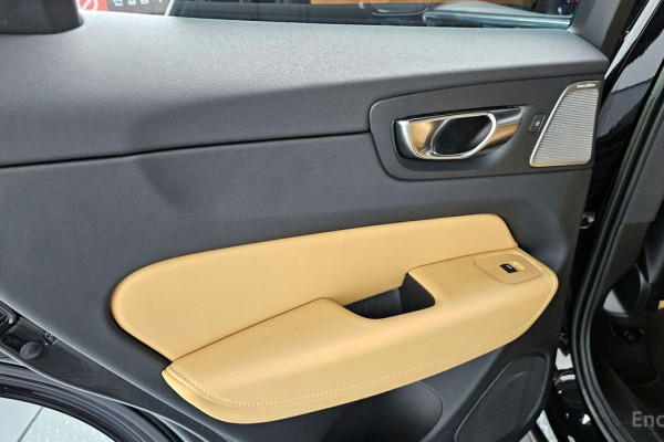 2023 Volvo XC60 с пробегом 49 799 км