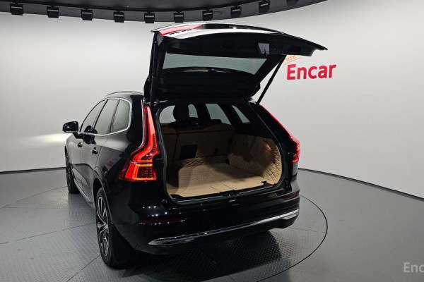 2023 Volvo XC60 с пробегом 49 799 км