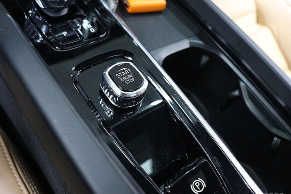 2024 Volvo XC60 с пробегом 31 850 км