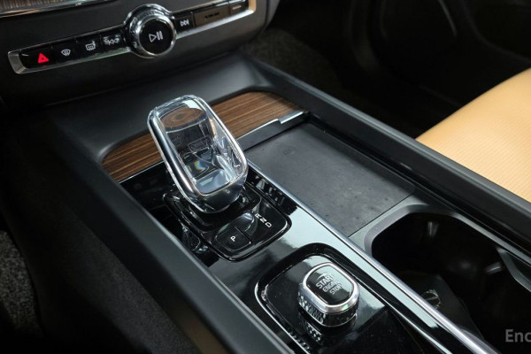 2022 Volvo XC60 с пробегом 57 281 км