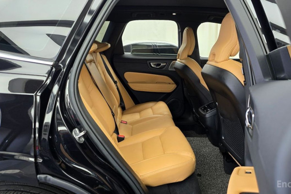 2022 Volvo XC60 с пробегом 57 281 км