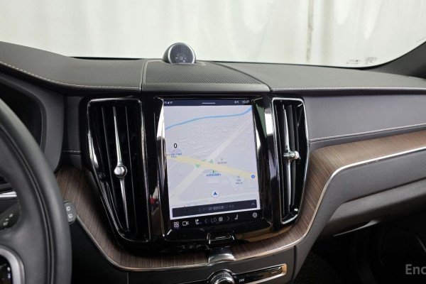 2022 Volvo XC60 с пробегом 57 281 км