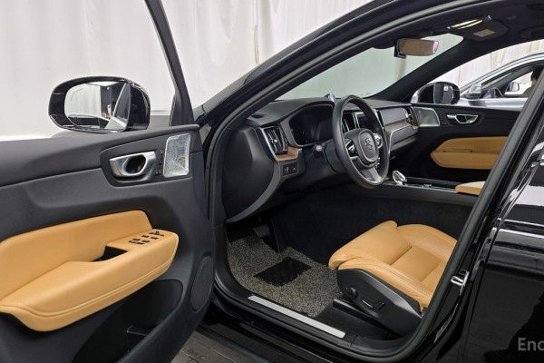 2022 Volvo XC60 с пробегом 57 281 км