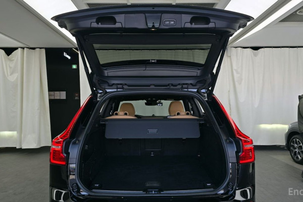 2022 Volvo XC60 с пробегом 57 281 км