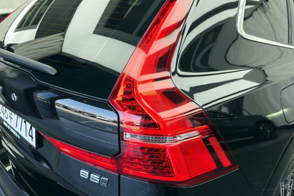 2022 Volvo XC60 с пробегом 57 281 км