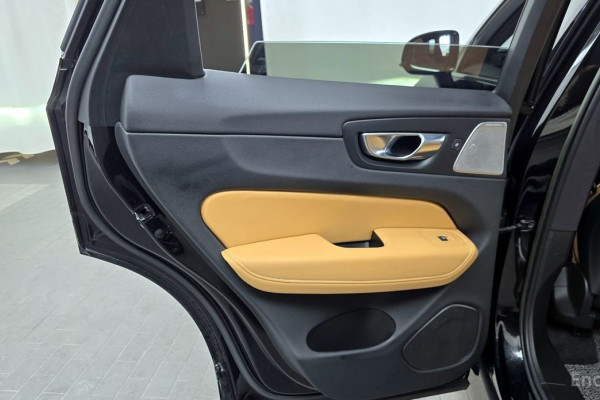 2022 Volvo XC60 с пробегом 57 281 км