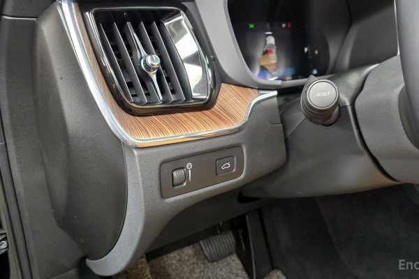 2022 Volvo XC60 с пробегом 57 281 км