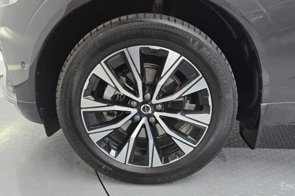 2023 Volvo XC60 с пробегом 32 087 км