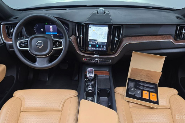 2023 Volvo XC60 с пробегом 32 087 км