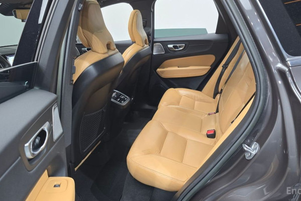 2023 Volvo XC60 с пробегом 32 087 км