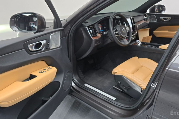 2023 Volvo XC60 с пробегом 32 087 км