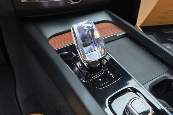 2023 Volvo XC60 с пробегом 32 087 км