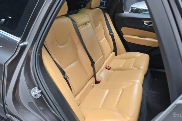 2023 Volvo XC60 с пробегом 32 087 км