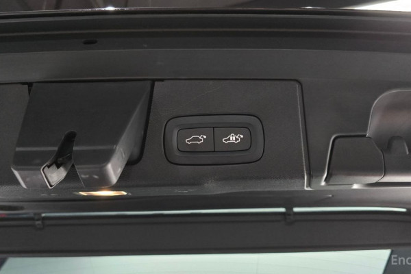 2023 Volvo XC60 с пробегом 32 087 км