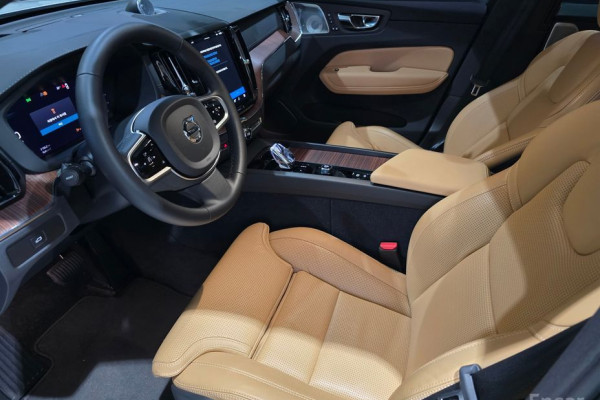 2025 Volvo XC60 с пробегом 12 160 км