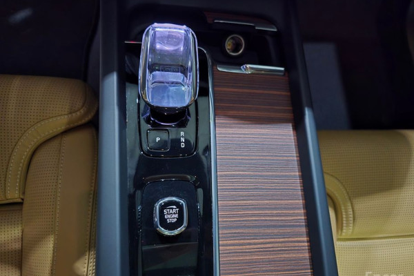 2025 Volvo XC60 с пробегом 12 160 км