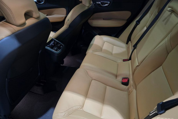 2025 Volvo XC60 с пробегом 12 160 км