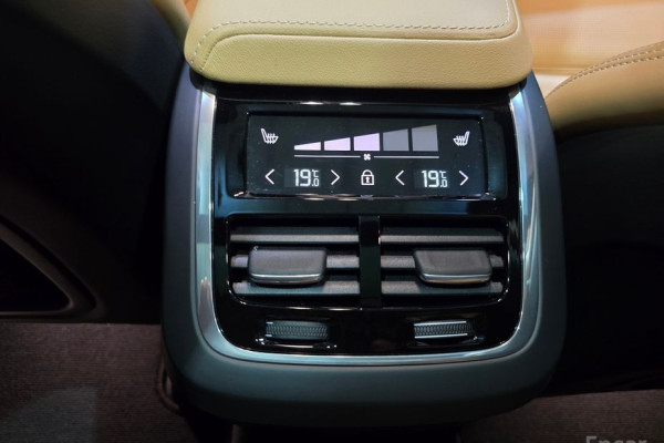 2025 Volvo XC60 с пробегом 12 160 км