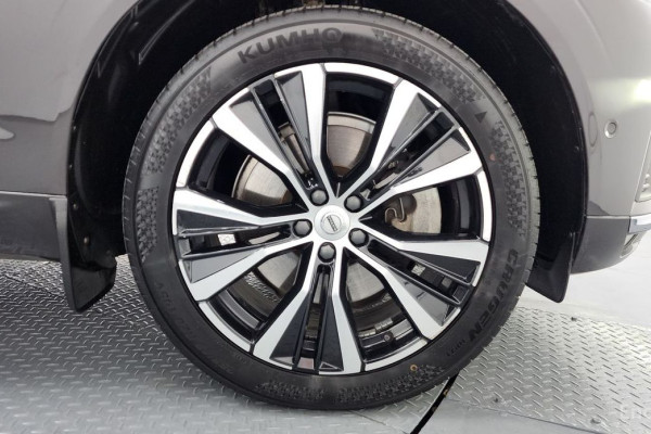 2024 Volvo XC60 с пробегом 84 339 км