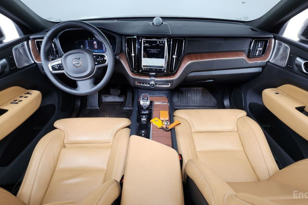 2024 Volvo XC60 с пробегом 84 339 км