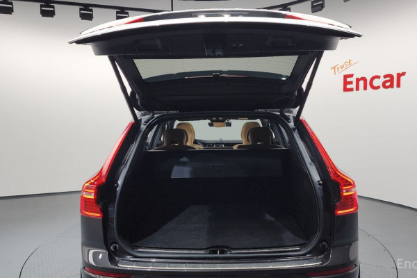 2024 Volvo XC60 с пробегом 84 339 км