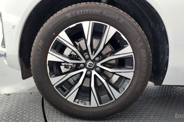 2023 Volvo XC60 с пробегом 13 563 км