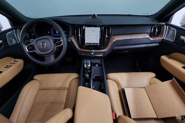 2023 Volvo XC60 с пробегом 13 563 км