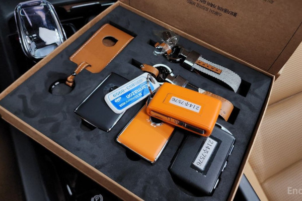 2023 Volvo XC60 с пробегом 13 563 км