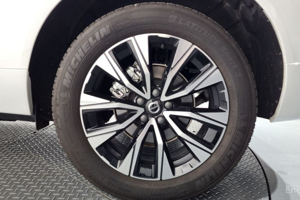 2023 Volvo XC60 с пробегом 13 563 км