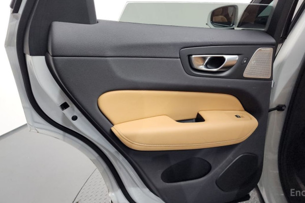 2023 Volvo XC60 с пробегом 13 563 км