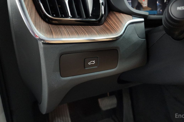 2023 Volvo XC60 с пробегом 13 563 км