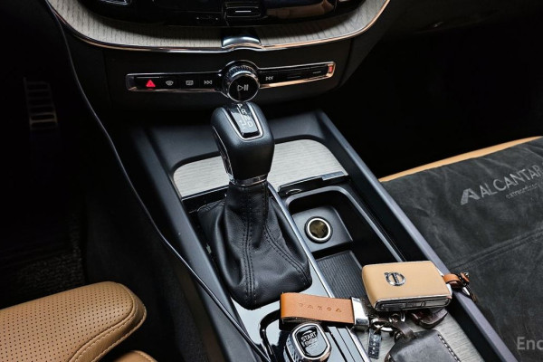 2020 Volvo XC60 с пробегом 48 587 км