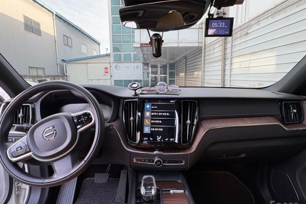 2021 Volvo XC60 с пробегом 83 000 км