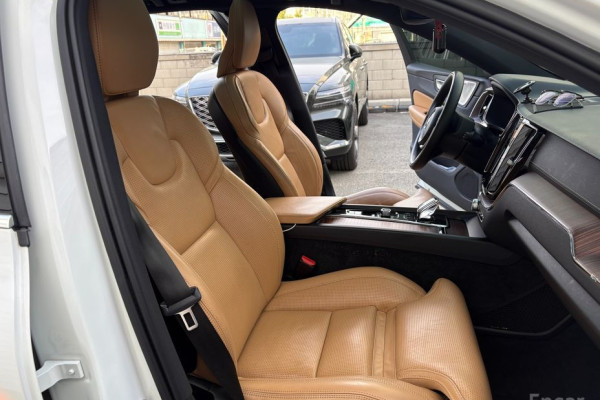 2021 Volvo XC60 с пробегом 83 000 км