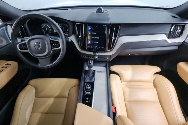 2019 Volvo XC60 с пробегом 141 680 км