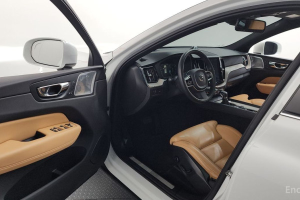 2019 Volvo XC60 с пробегом 141 680 км