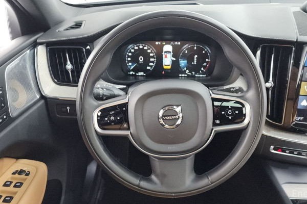 2019 Volvo XC60 с пробегом 141 680 км