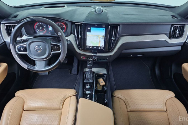 2020 Volvo XC60 с пробегом 63 470 км