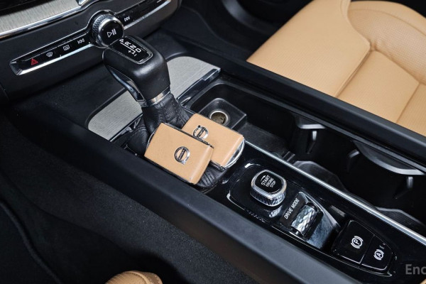 2020 Volvo XC60 с пробегом 63 470 км