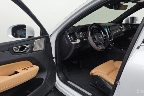 2020 Volvo XC60 с пробегом 63 470 км