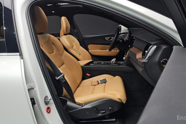 2024 Volvo XC60 с пробегом 10 249 км