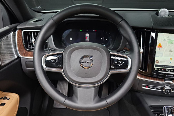 2024 Volvo XC60 с пробегом 10 249 км