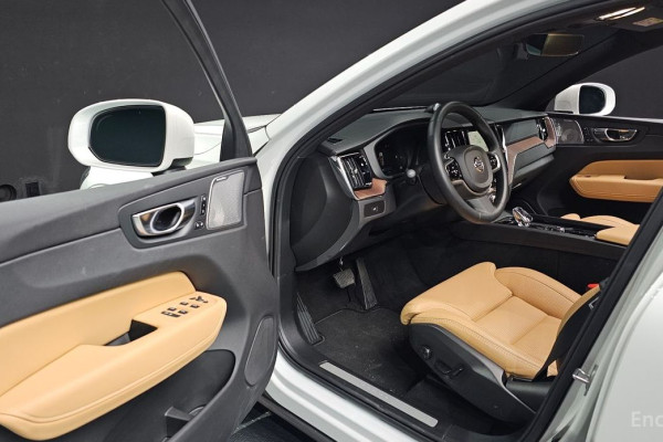 2024 Volvo XC60 с пробегом 10 249 км