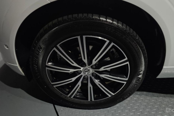 2021 Volvo XC60 с пробегом 44 513 км